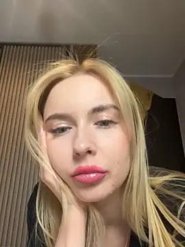 Snapshot of Nicole_blonde0 chatting on February 2025 12:09:01 AM Nicole blonde0 online show from February 2025 12:09:01 AM