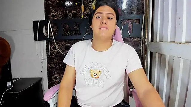 Snapshot of blonde_girl01 chatting on January 2025 11:34:02 PM blonde girl01 online show from January 2025 11:34:02 PM