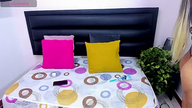 Snapshot of blonde_girl01 chatting on March 2025 10:54:01 PM blonde girl01 online show from March 2025 10:54:01 PM