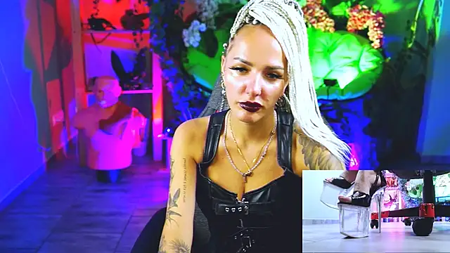 MonicaMaxwel online show from September 2025 11:32:01 AM