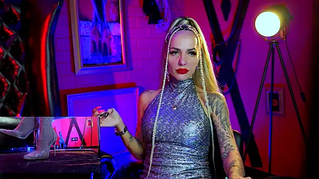 MonicaMaxwel online show from February 2026 12:20:01 PM