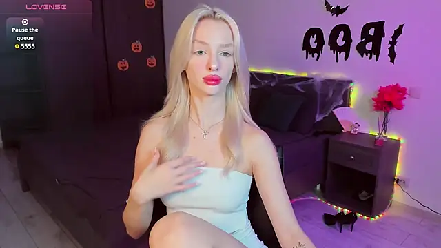 AleksaBlonde online show from October 2025 11:09:01 AM