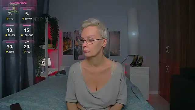 Snapshot of HelgaHimmell chatting on December 2024 04:05:01 PM HelgaHimmell online show from December 2024 04:05:01 PM