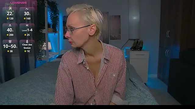 Snapshot of HelgaHimmell chatting on December 2024 04:34:01 PM HelgaHimmell online show from December 2024 04:34:01 PM