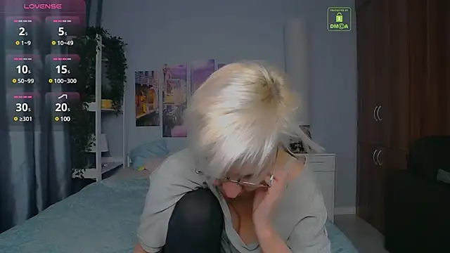 Snapshot of HelgaHimmell chatting on December 2024 04:16:02 PM HelgaHimmell online show from December 2024 04:16:02 PM