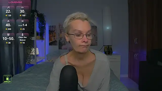 Snapshot of HelgaHimmell chatting on December 2024 05:14:02 PM HelgaHimmell online show from December 2024 05:14:02 PM