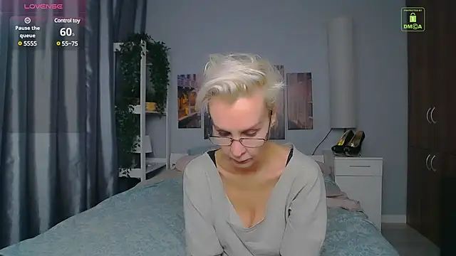 Snapshot of HelgaHimmell chatting on December 2024 10:22:01 PM HelgaHimmell online show from December 2024 10:22:01 PM