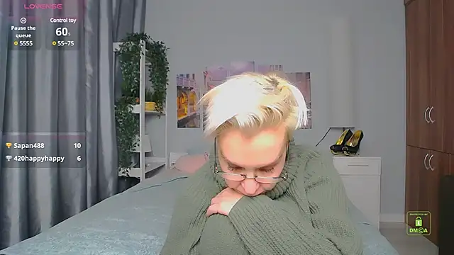 Snapshot of HelgaHimmell chatting on December 2024 01:26:02 AM HelgaHimmell online show from December 2024 01:26:02 AM