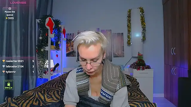 Snapshot of HelgaHimmell chatting on December 2024 12:50:02 AM HelgaHimmell online show from December 2024 12:50:02 AM