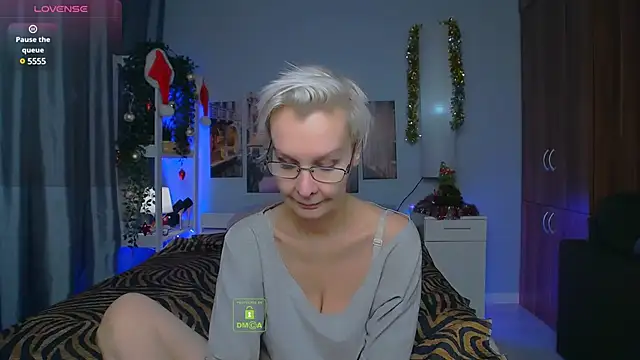 Snapshot of HelgaHimmell chatting on December 2024 09:53:02 PM HelgaHimmell online show from December 2024 09:53:02 PM