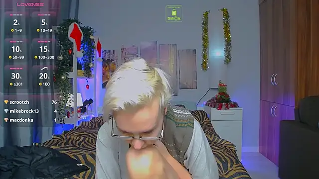 Snapshot of HelgaHimmell chatting on December 2024 01:08:01 AM HelgaHimmell online show from December 2024 01:08:01 AM