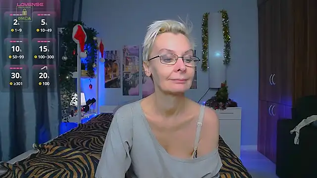 Snapshot of HelgaHimmell chatting on December 2024 10:01:02 PM HelgaHimmell online show from December 2024 10:01:02 PM