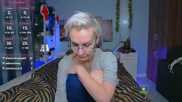 Snapshot of HelgaHimmell chatting on December 2024 01:06:01 AM HelgaHimmell online show from December 2024 01:06:01 AM