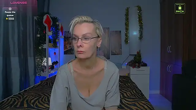 Snapshot of HelgaHimmell chatting on December 2024 04:08:02 PM HelgaHimmell online show from December 2024 04:08:02 PM