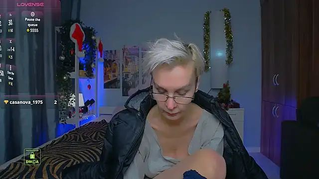 Snapshot of HelgaHimmell chatting on December 2024 07:22:01 PM HelgaHimmell online show from December 2024 07:22:01 PM