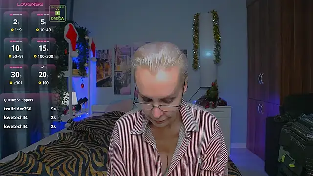 Snapshot of HelgaHimmell chatting on December 2024 07:13:02 PM HelgaHimmell online show from December 2024 07:13:02 PM