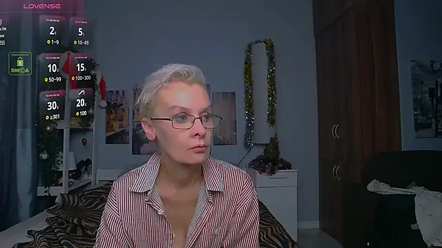 Snapshot of HelgaHimmell chatting on December 2024 10:52:02 PM HelgaHimmell online show from December 2024 10:52:02 PM