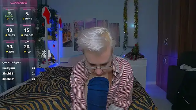 Snapshot of HelgaHimmell chatting on December 2024 01:53:02 AM HelgaHimmell online show from December 2024 01:53:02 AM