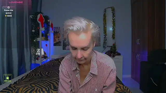 Snapshot of HelgaHimmell chatting on December 2024 09:43:01 PM HelgaHimmell online show from December 2024 09:43:01 PM