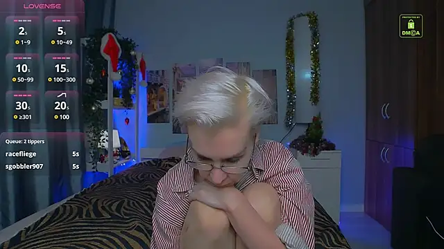 Snapshot of HelgaHimmell chatting on December 2024 12:47:01 AM HelgaHimmell online show from December 2024 12:47:01 AM