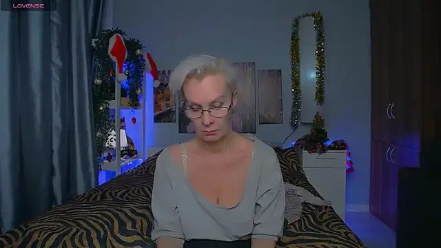 Snapshot of HelgaHimmell chatting on January 2025 12:42:01 AM HelgaHimmell online show from January 2025 12:42:01 AM