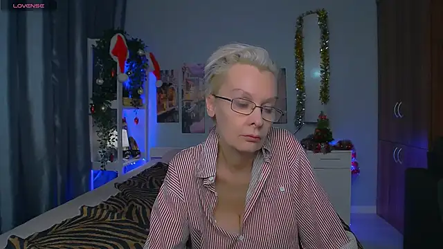 Snapshot of HelgaHimmell chatting on January 2025 02:15:02 AM HelgaHimmell online show from January 2025 02:15:02 AM