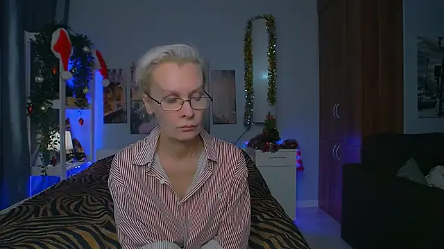 Snapshot of HelgaHimmell chatting on January 2025 11:14:01 PM HelgaHimmell online show from January 2025 11:14:01 PM