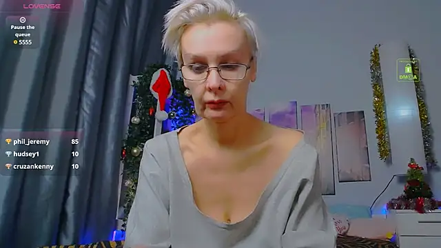 Snapshot of HelgaHimmell chatting on January 2025 02:20:01 AM HelgaHimmell online show from January 2025 02:20:01 AM