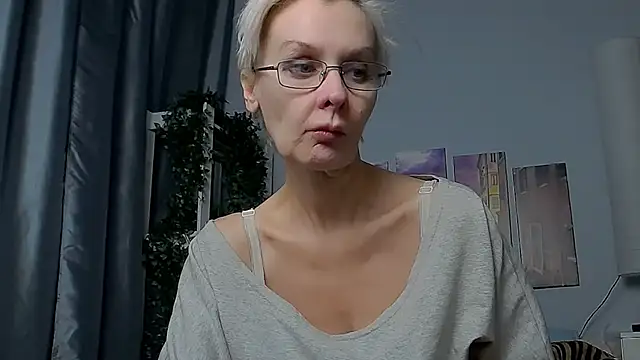 Snapshot of HelgaHimmell chatting on January 2025 03:50:02 AM HelgaHimmell online show from January 2025 03:50:02 AM