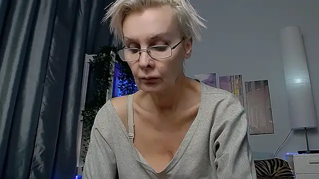 Snapshot of HelgaHimmell chatting on January 2025 03:26:01 AM HelgaHimmell online show from January 2025 03:26:01 AM