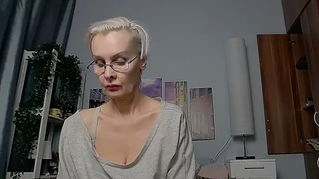 Snapshot of HelgaHimmell chatting on January 2025 01:42:01 AM HelgaHimmell online show from January 2025 01:42:01 AM