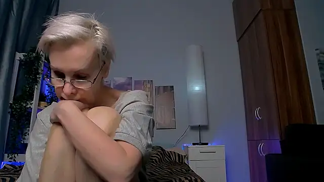 Snapshot of HelgaHimmell chatting on January 2025 07:00:01 AM HelgaHimmell online show from January 2025 07:00:01 AM