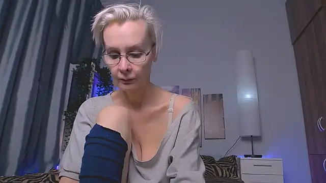 Snapshot of HelgaHimmell chatting on January 2025 03:37:01 AM HelgaHimmell online show from January 2025 03:37:01 AM