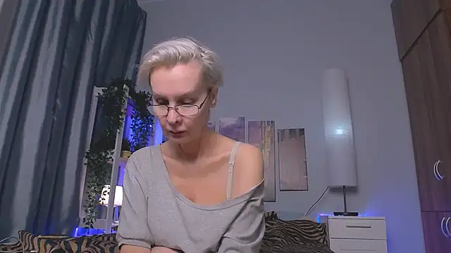 Snapshot of HelgaHimmell chatting on January 2025 06:41:02 AM HelgaHimmell online show from January 2025 06:41:02 AM