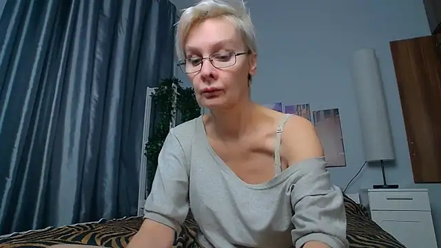 Snapshot of HelgaHimmell chatting on February 2025 07:18:02 AM HelgaHimmell online show from February 2025 07:18:02 AM