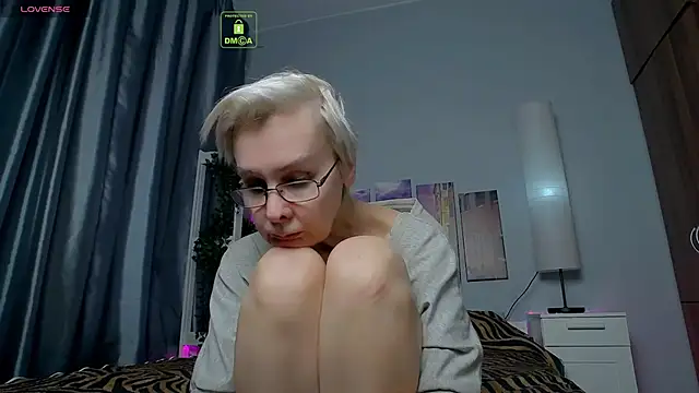 Snapshot of HelgaHimmell chatting on February 2025 07:13:02 AM HelgaHimmell online show from February 2025 07:13:02 AM