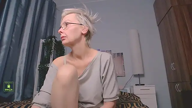 Snapshot of HelgaHimmell chatting on February 2025 03:50:02 AM HelgaHimmell online show from February 2025 03:50:02 AM