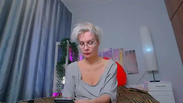 Snapshot of HelgaHimmell chatting on February 2025 10:44:02 AM HelgaHimmell online show from February 2025 10:44:02 AM