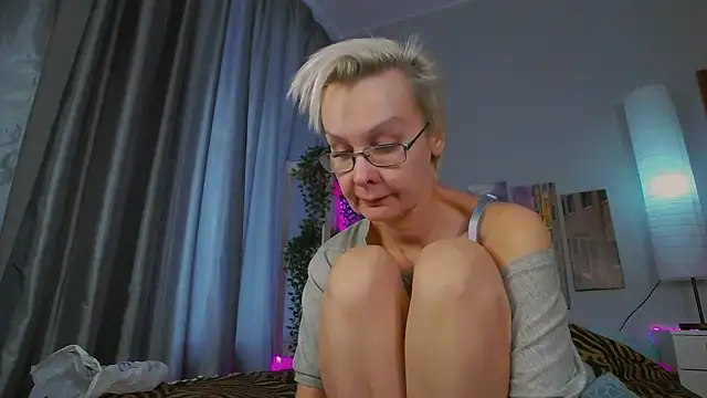 Snapshot of HelgaHimmell chatting on February 2025 09:43:02 AM HelgaHimmell online show from February 2025 09:43:02 AM