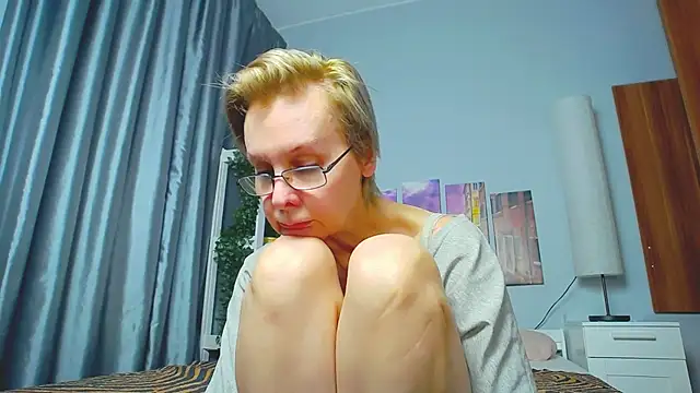 Snapshot of HelgaHimmell chatting on March 2025 01:12:01 AM HelgaHimmell online show from March 2025 01:12:01 AM