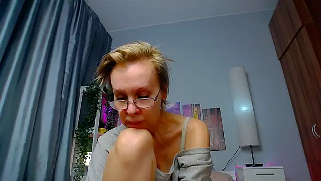 Snapshot of HelgaHimmell chatting on March 2025 02:32:01 AM HelgaHimmell online show from March 2025 02:32:01 AM