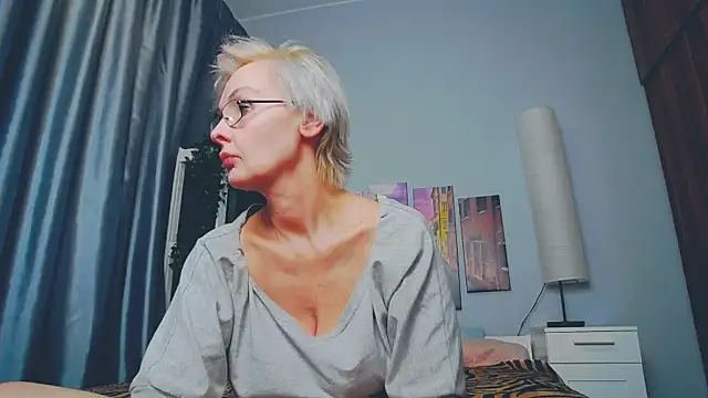 Snapshot of HelgaHimmell chatting on March 2025 11:44:02 PM HelgaHimmell online show from March 2025 11:44:02 PM