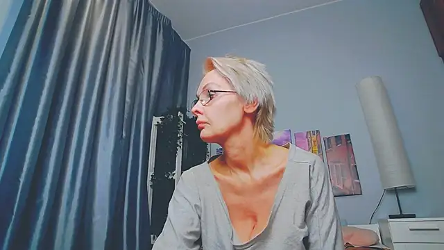 Snapshot of HelgaHimmell chatting on March 2025 02:49:02 AM HelgaHimmell online show from March 2025 02:49:02 AM