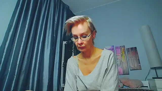 Snapshot of HelgaHimmell chatting on March 2025 10:00:02 PM HelgaHimmell online show from March 2025 10:00:02 PM