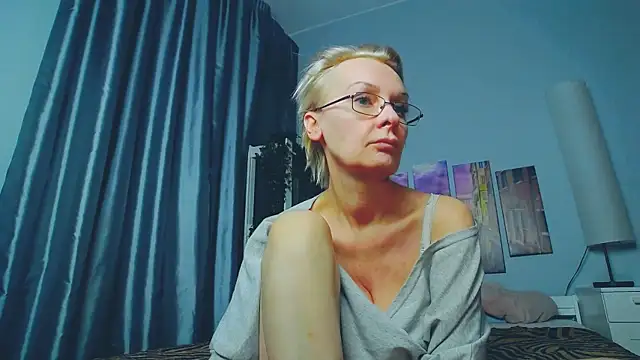 Snapshot of HelgaHimmell chatting on March 2025 01:07:01 AM HelgaHimmell online show from March 2025 01:07:01 AM