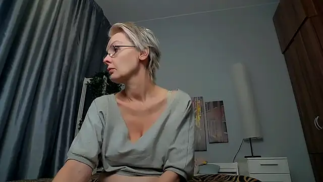 Snapshot of HelgaHimmell chatting on March 2025 04:08:02 AM HelgaHimmell online show from March 2025 04:08:02 AM