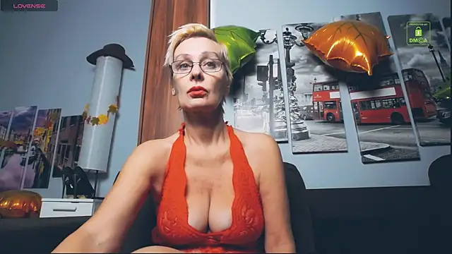 Snapshot of HelgaHimmell chatting on November 2025 12:30:01 PM HelgaHimmell online show from November 2025 12:30:01 PM