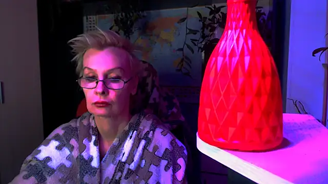 Snapshot of HelgaHimmell chatting on March 2026 04:30:02 PM HelgaHimmell online show from March 2026 04:30:02 PM