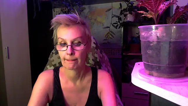 Snapshot of HelgaHimmell chatting on April 2026 09:31:02 PM HelgaHimmell online show from April 2026 09:31:02 PM