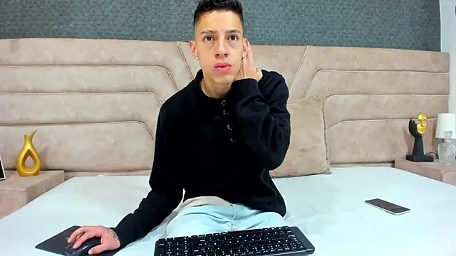 Snapshot of thiago19s chatting on June 2026 12:35:01 PM thiago19s online show from June 2026 12:35:01 PM